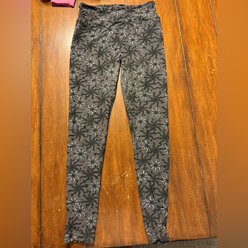LuLaRo Black and White Swirl Leggings